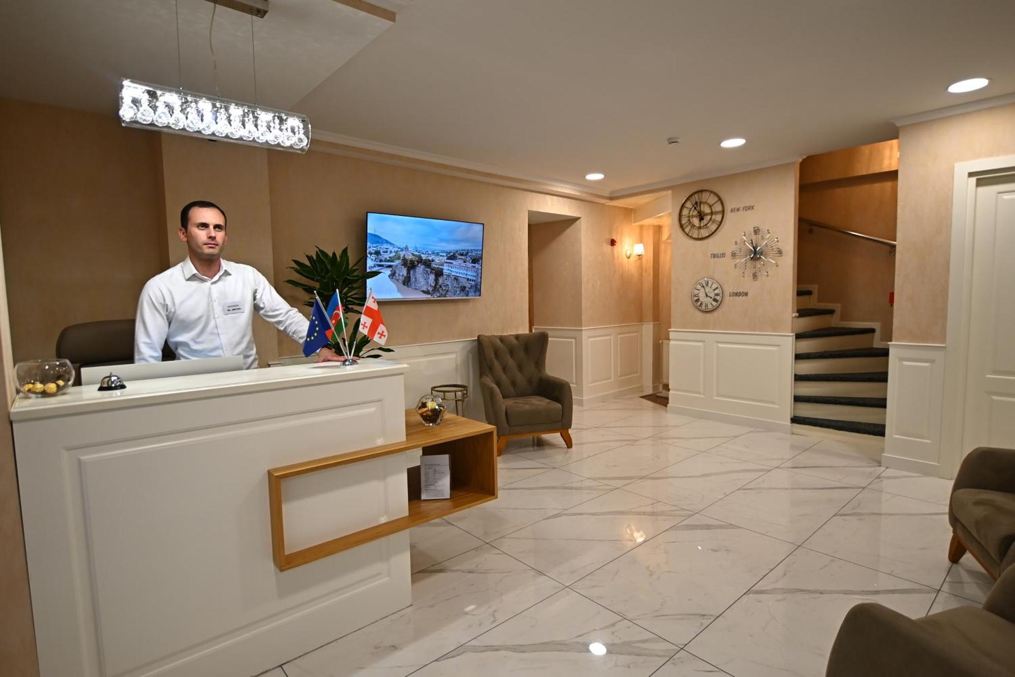 Hotel Well Inn Tbilissi Extérieur photo