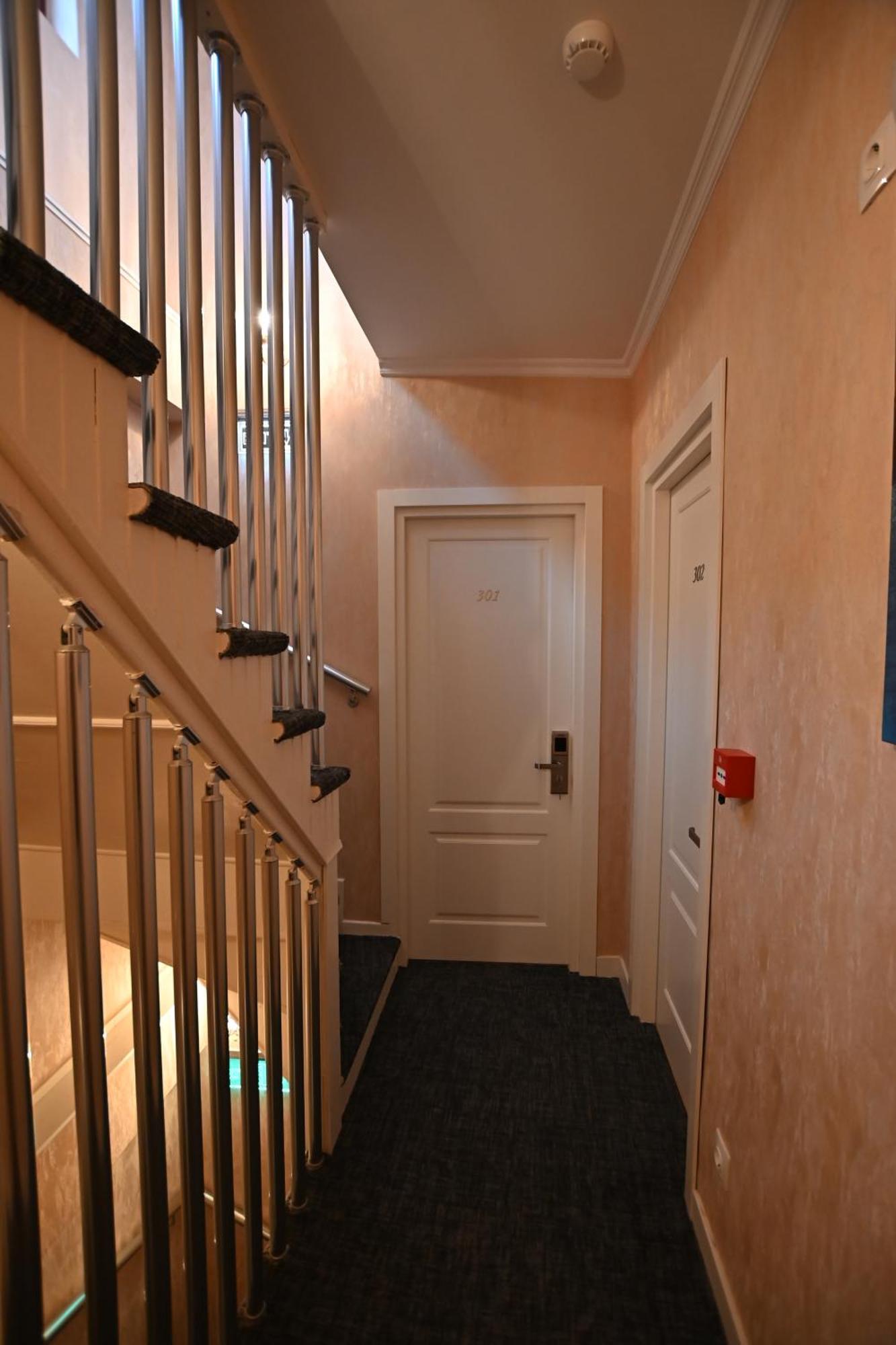 Hotel Well Inn Tbilissi Extérieur photo