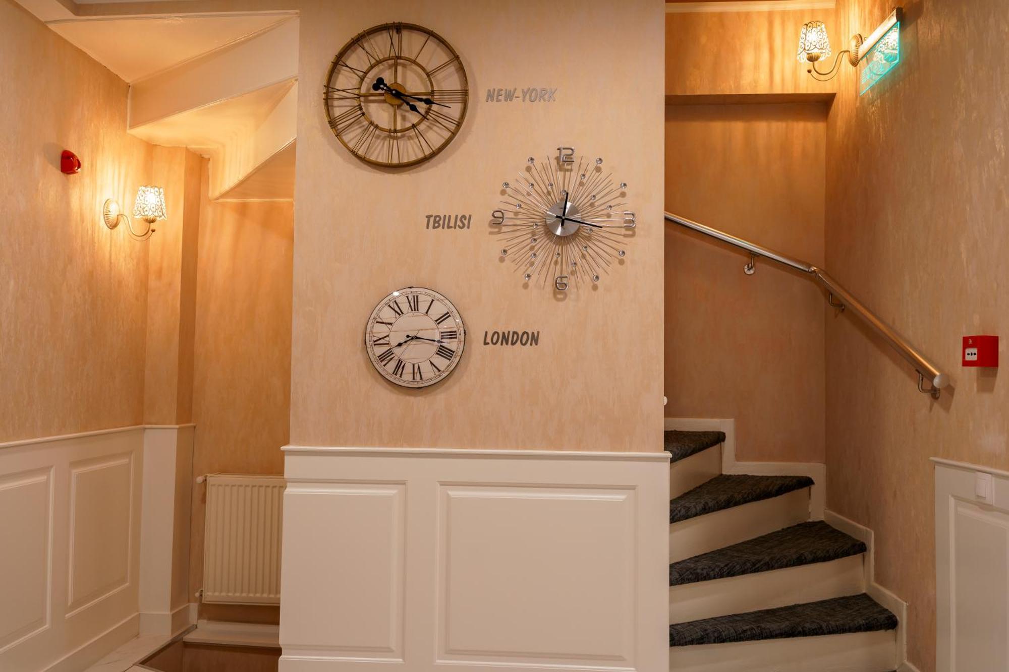 Hotel Well Inn Tbilissi Extérieur photo